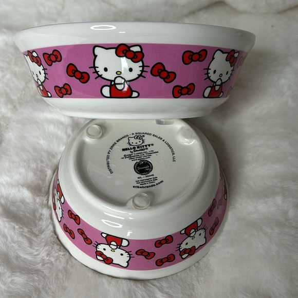 Hello Kitty set of med size pet bowls - Picture 4 of 4